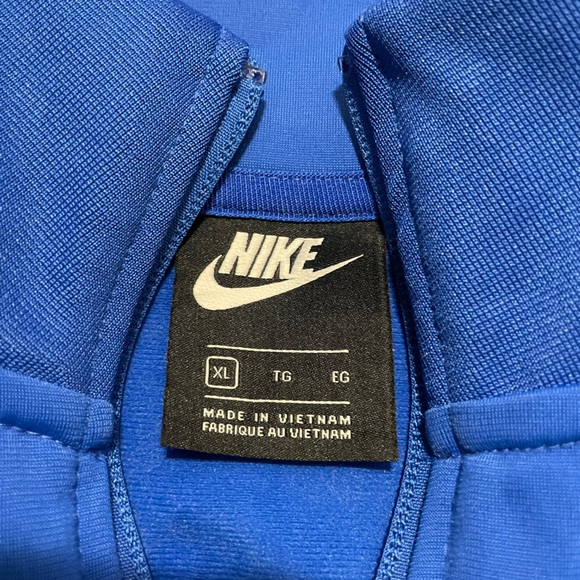 Nike zip up jacket - Picture 3 of 4